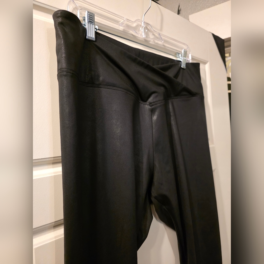 Simply Vera Wang Imitation Leather High Rise Leggings With Crossover Waist - Picture 3 of 6
